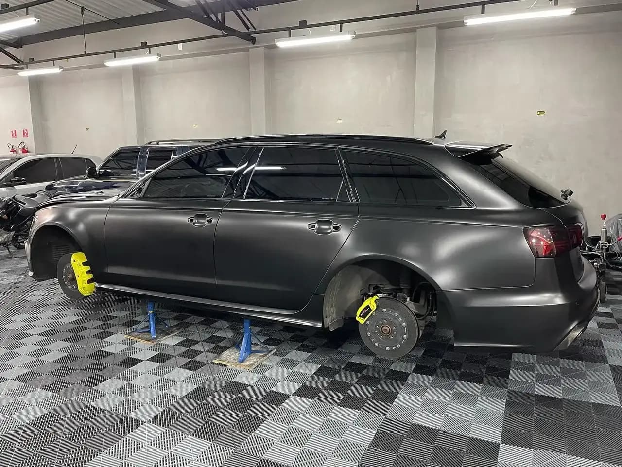 Audi RS6 finalizado — detalhe lateral