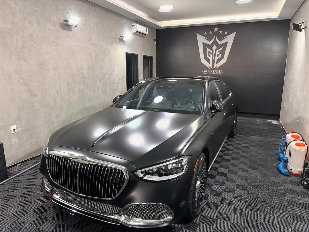 Mercedes-Maybach em preparação na baia Graxinha