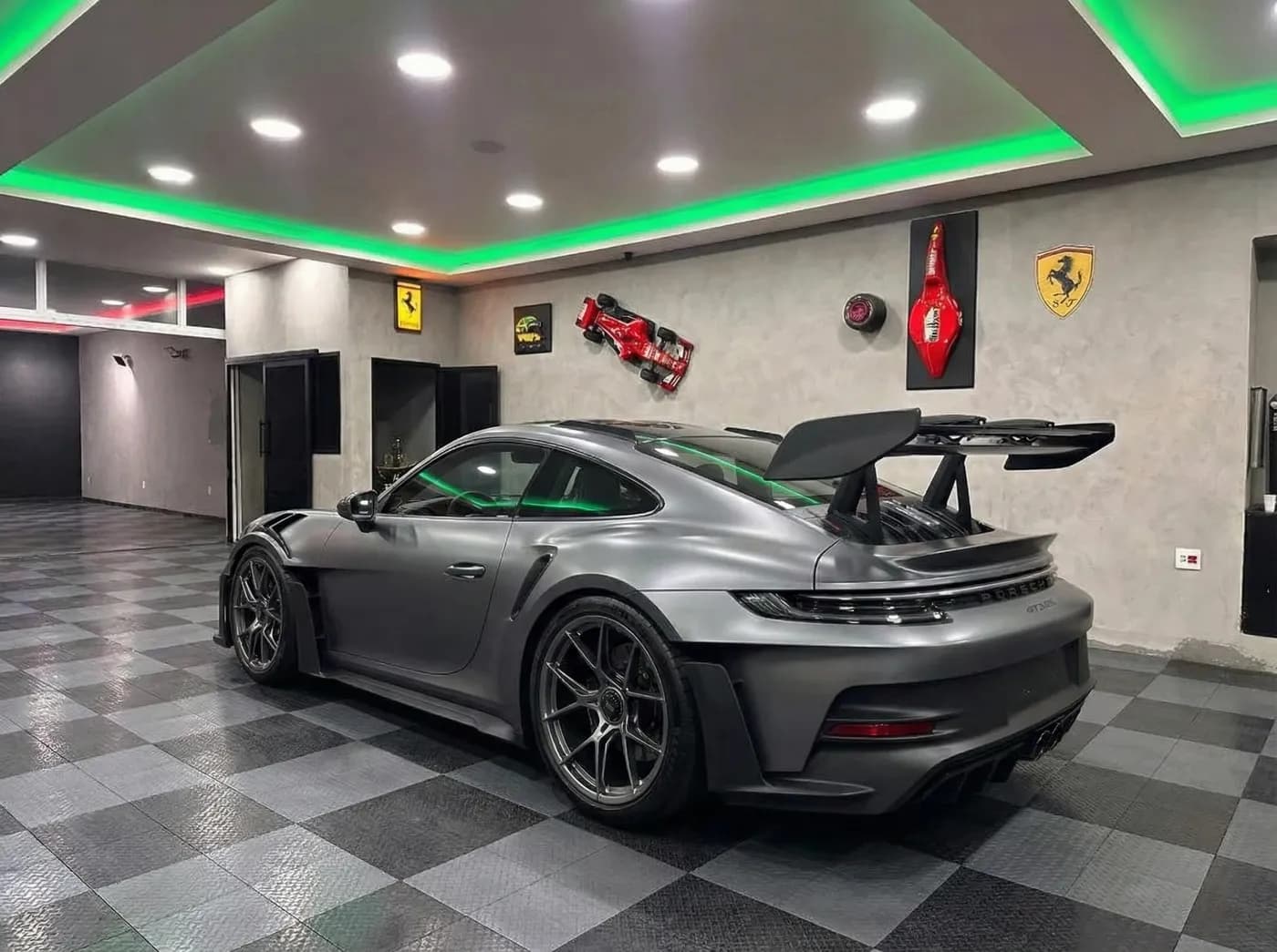Porsche 911 GT3 RS no showroom Graxinha