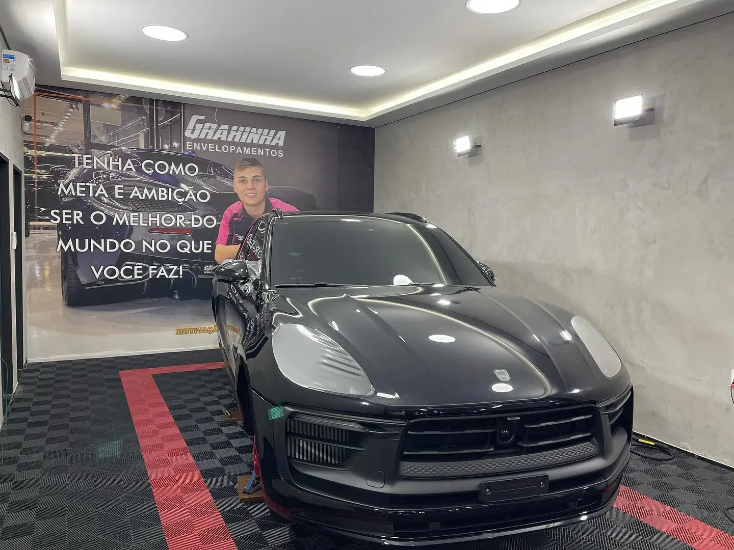 Porsche Macan finalizado com PPF corpo inteiro — pintura preservada, acabamento impecável
